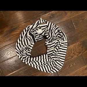 Lululemon black & white stripe scarf.  Excellent condition. OS.